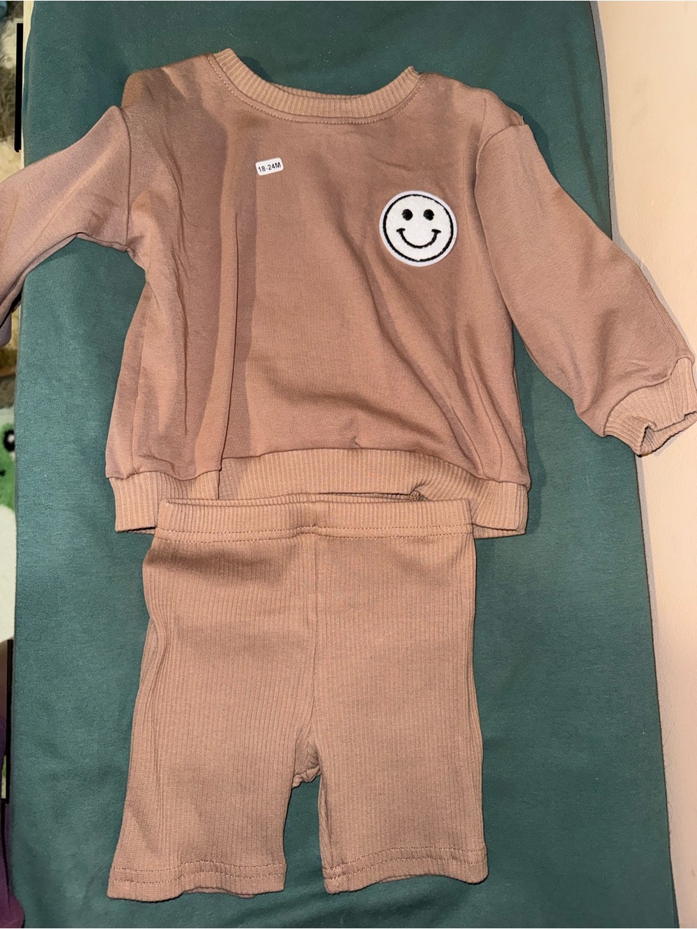 Kids Ribbed Smiley Sweatshirt & Shorts Set - Tan